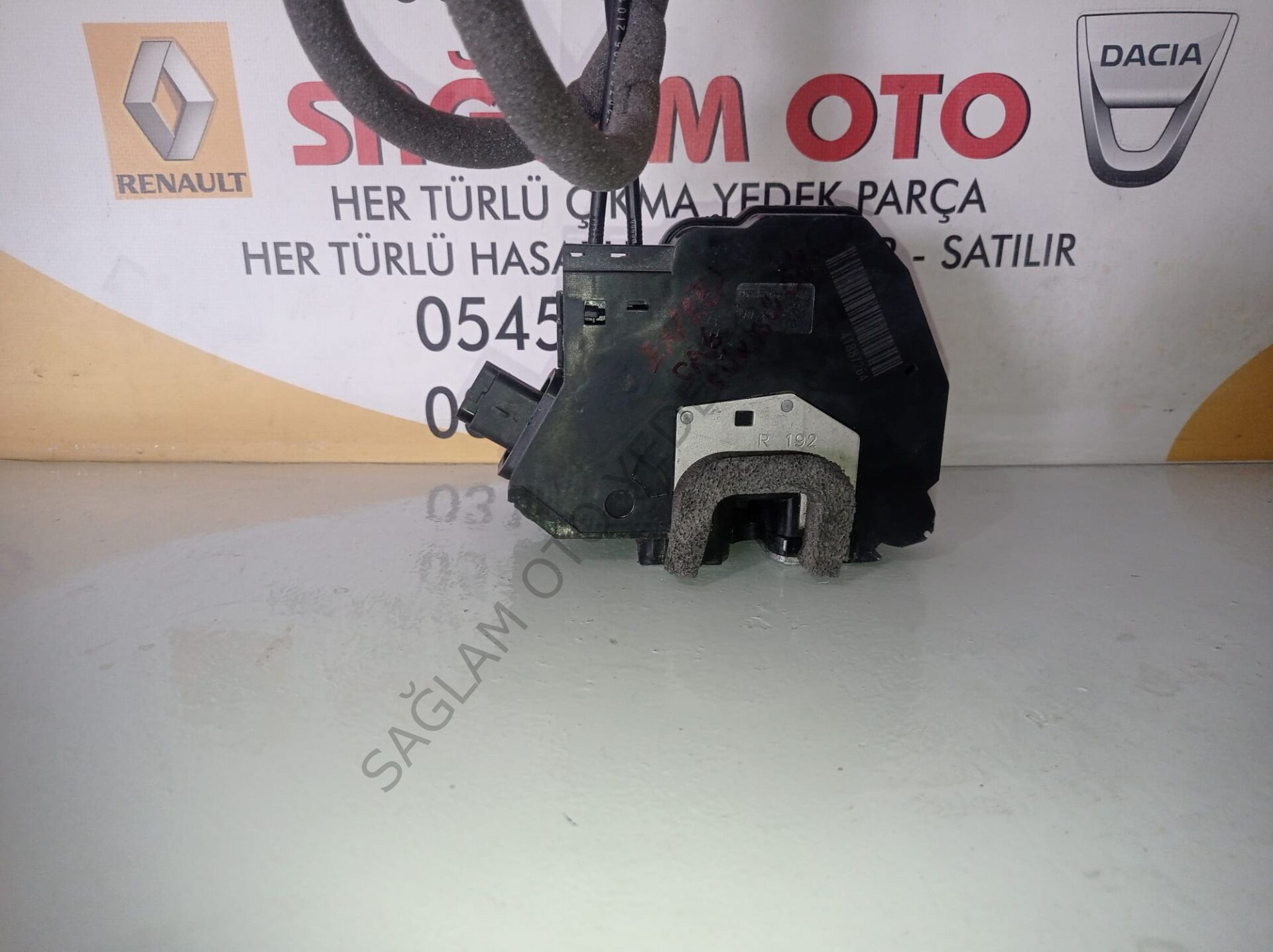 825029568R ,EXPRESS SAĞ SÜRĞÜLÜ KAPI KİLİDİ ORJİNAL ÇIKMA