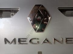 Megane 4 Bagaj  Kapağı Kaplaması İcon lar İçin Kameralı Tip