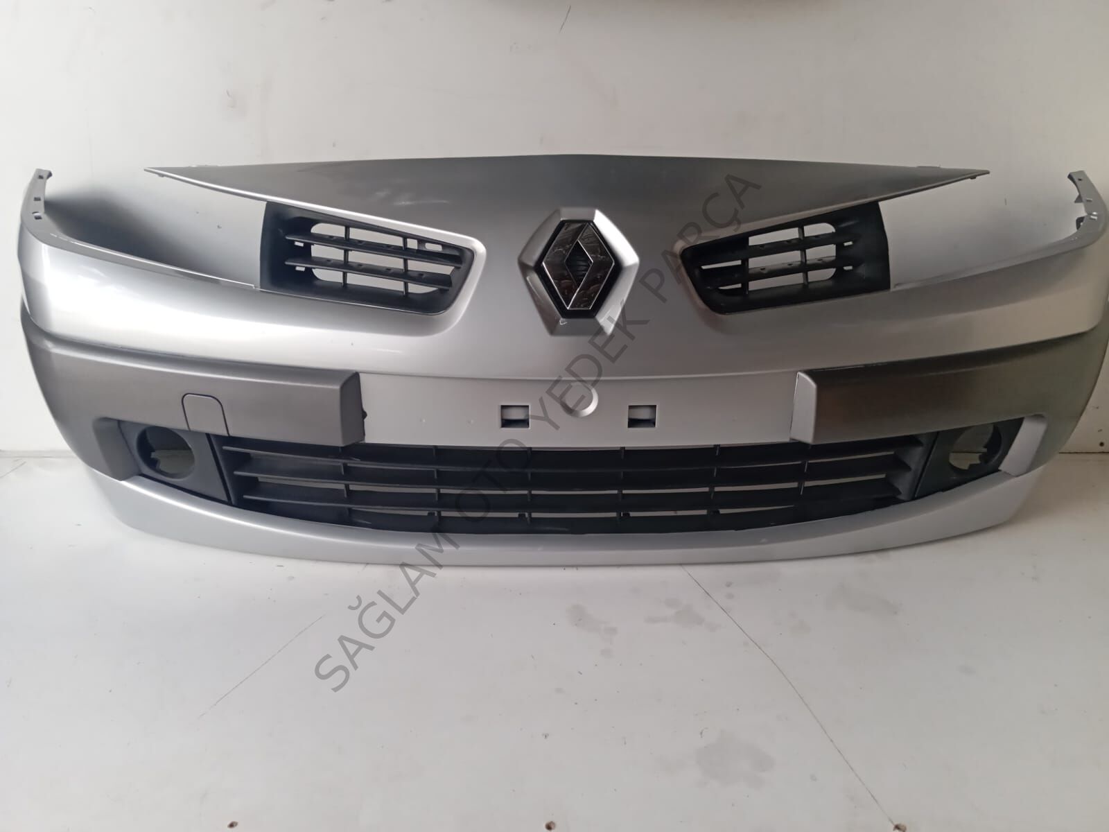 Megane 2 Ön Tampon Platin Gri Renk  2007-2009