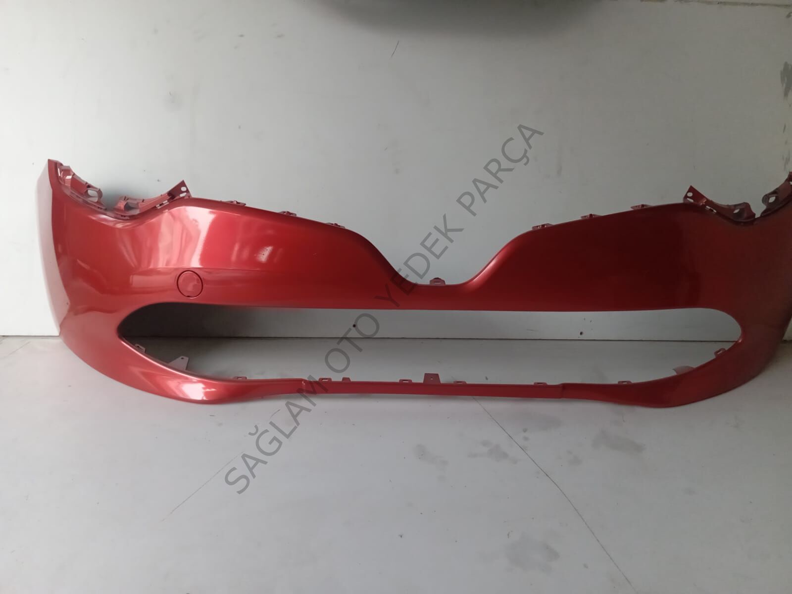 CLİO 4 ÖN TAMPON KIRMIZI RENK 2013-2016 İTHAL SIFIR