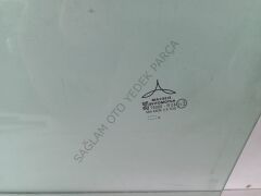 Renault Clio 5 Sağ Ön Kapı  Camı